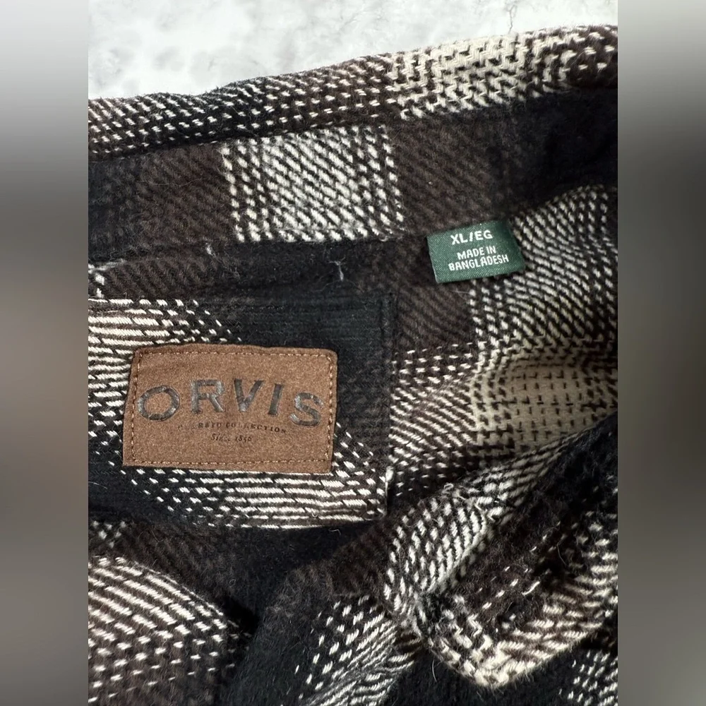 Orvis Navy and White plaid Men's flannel size XL
